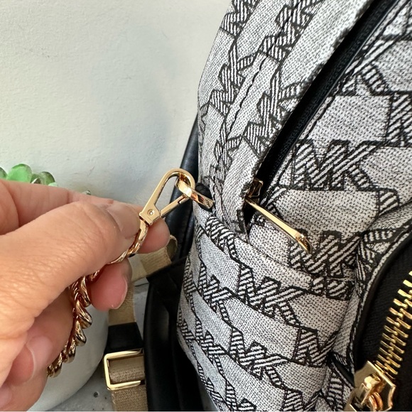 NWT Michael Kors Maisie XS 2 IN 1 Backpack Bag + Pouch - Picture 11 of 12